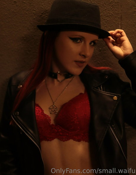 small waifu Profile pic