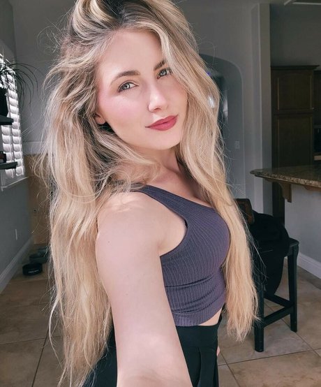 Nicki Taylor model hot images