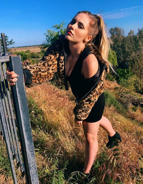 Nicki Taylor model xxx image