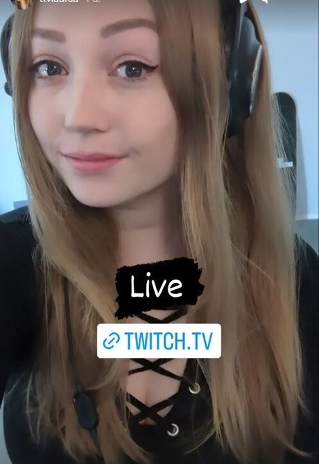 lauraa nudes actress photos