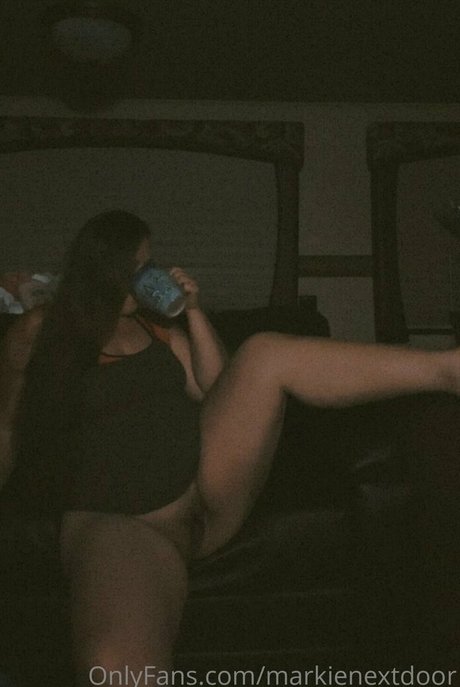 OfficiallymommingYou model hd pics