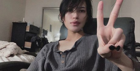 deathlooming erotic actress image