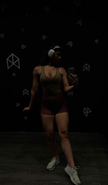 Faith Ordway exclusive star photos