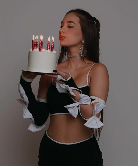 Duda Rubert hot actress images