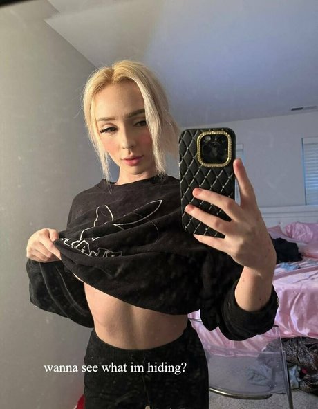 Ambermooody hot actress photos