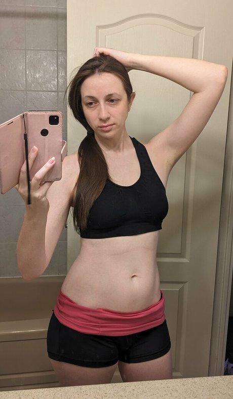 CrystAAHHL model xxx pics