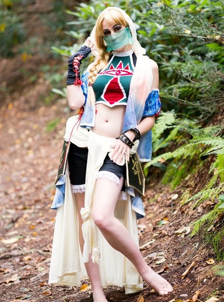 CrystAAHHL model nude image