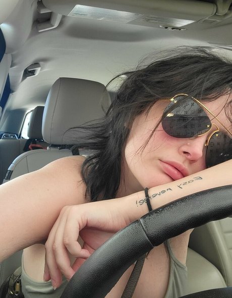 Gotten Sluttier naked model image