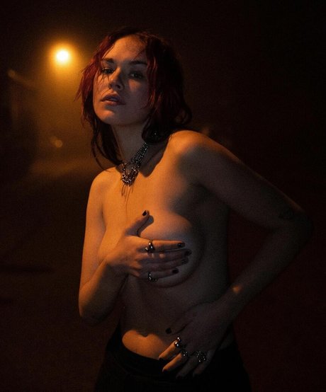 Taylor Upsahl model erotic img