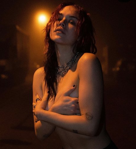 Taylor Upsahl hd actress photo