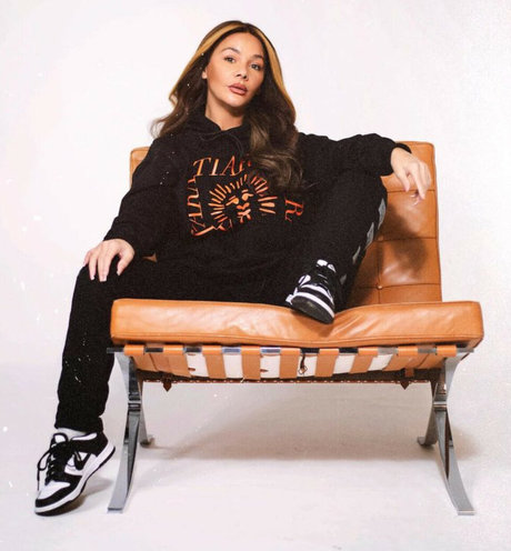 Chelsea Healey sex actress gallery