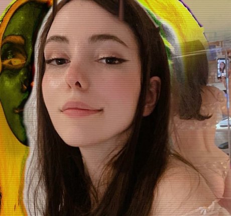 Kittew model sexy pic