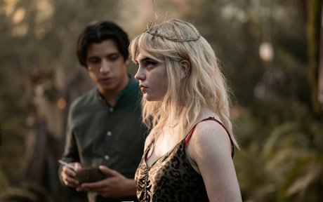 Sophie Thatcher star art gallery