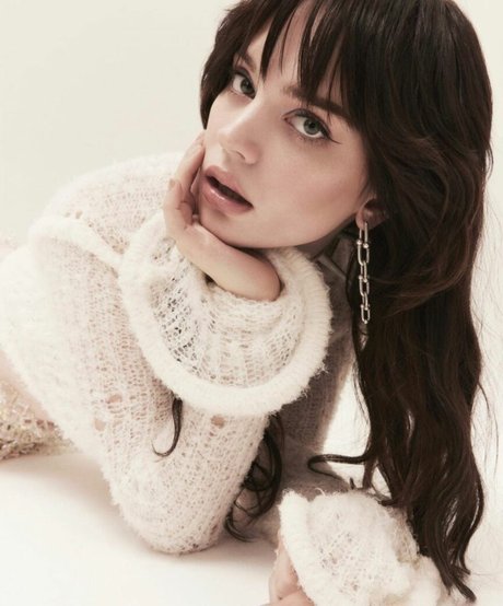 Sophie Thatcher porn star photo