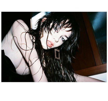 Sophie Thatcher model nice photo