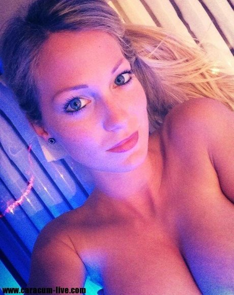 CaraCum hd model gallery