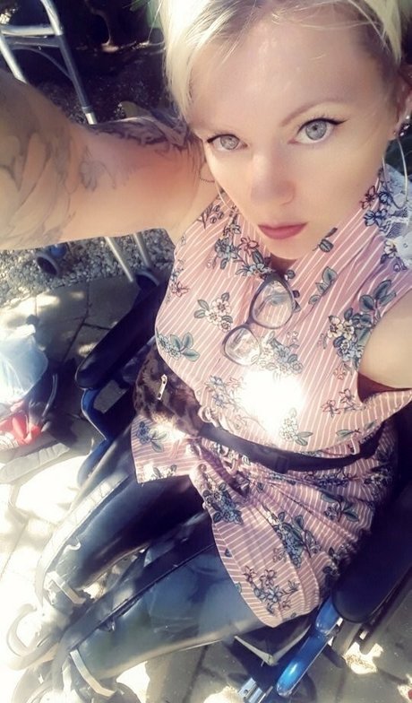 theamputeebitch star pretty images