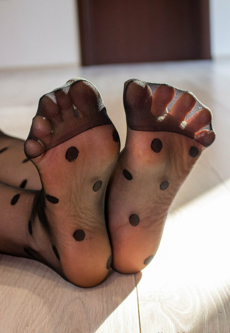 cavalierifeetfree top model picture