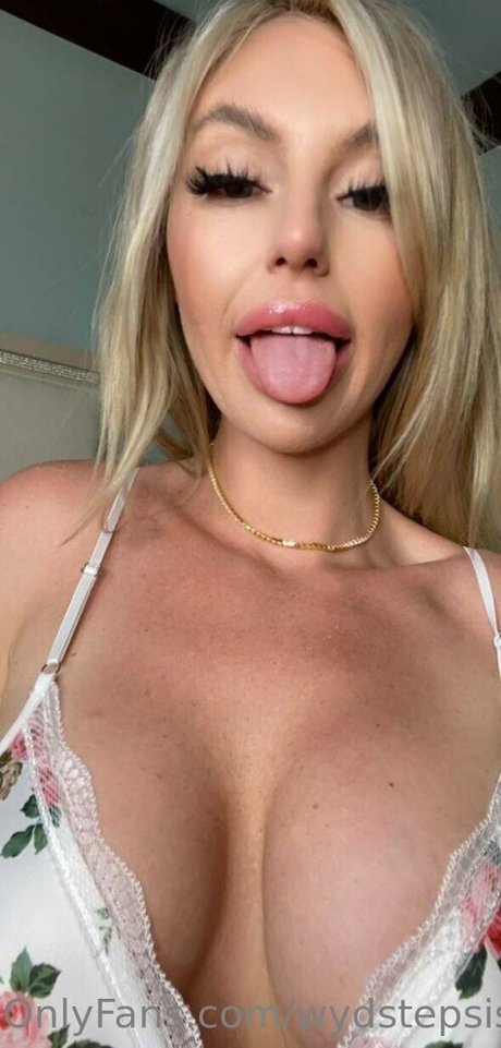 wydstepsissy art model pictures