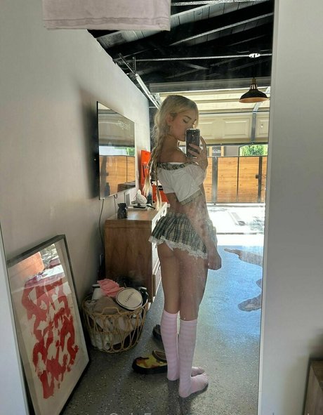 emilyyhearts star naked image