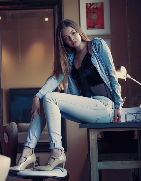 Lana Lea exclusive star pics