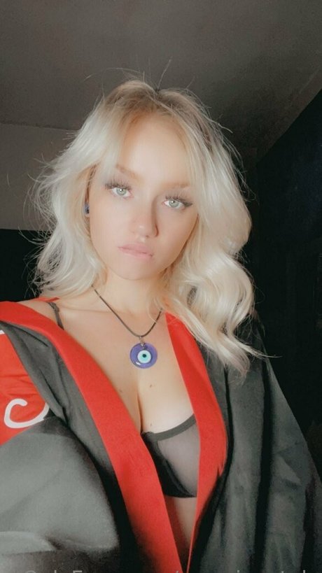 cosmicpetals pretty pornstar gallery