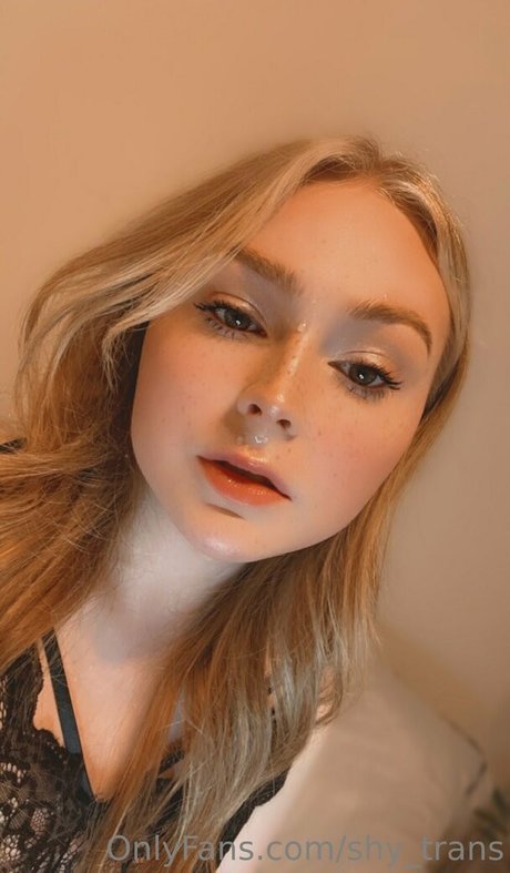 Shy Trans star adult pics