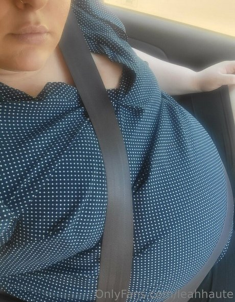 leahhaute naked actress img