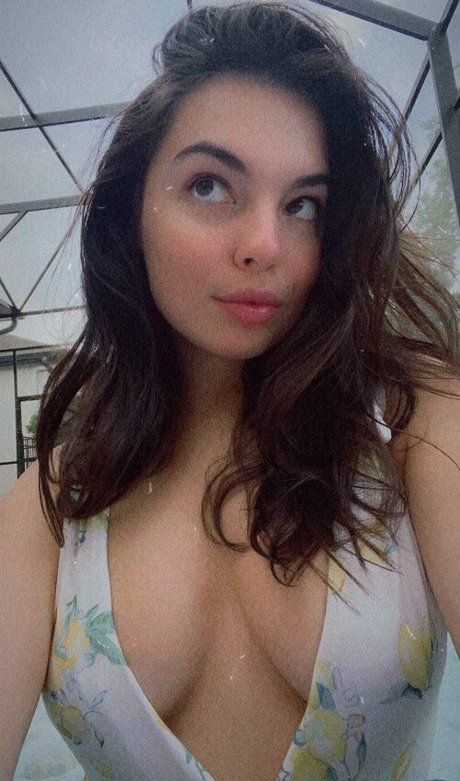 Isabella Gomez model free image