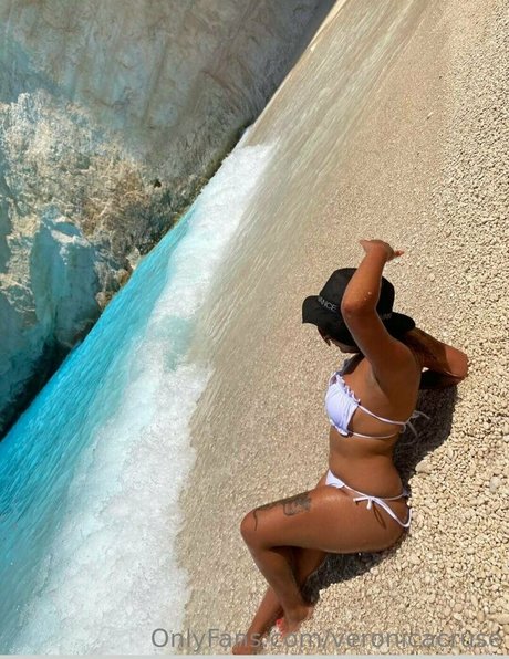 veronicacruse model image