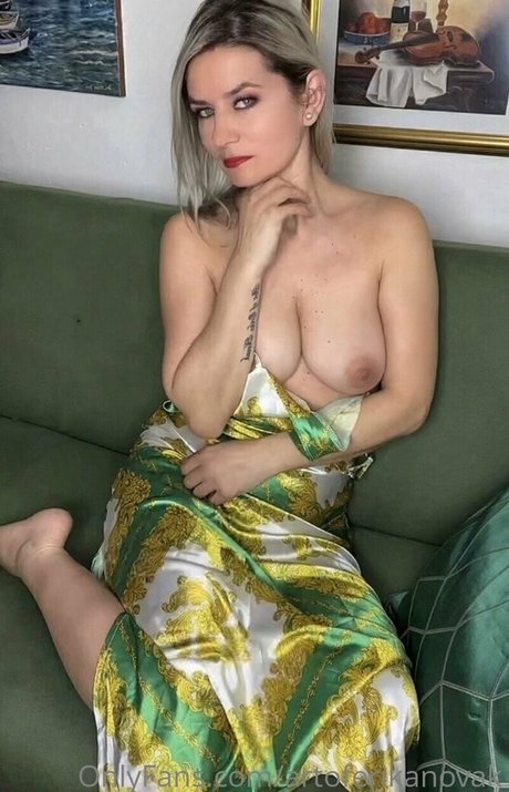 BadEry adult model photos