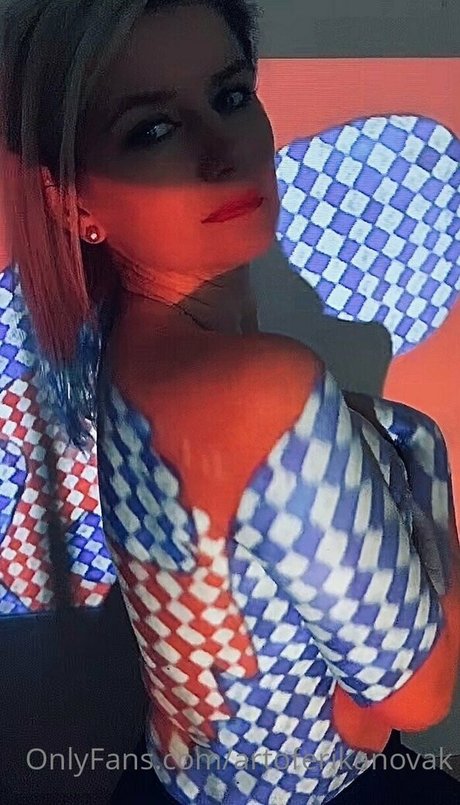 BadEry xxx model pictures