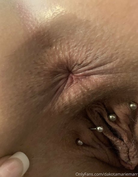 dakotamariemarr star high quality photo