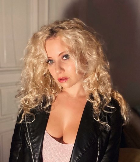 Steffi Landerer art actress pic