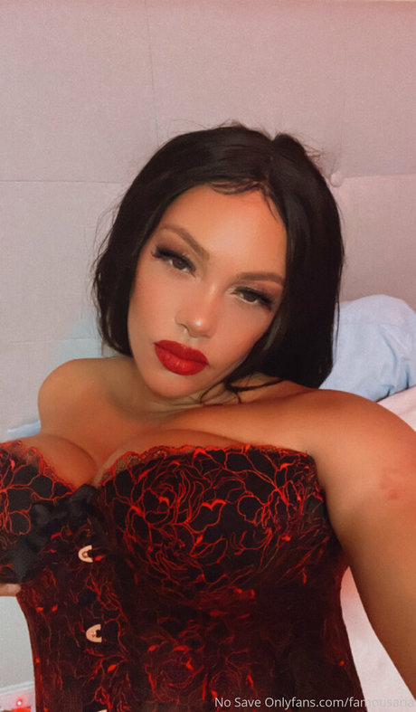 famousaria pretty star pictures