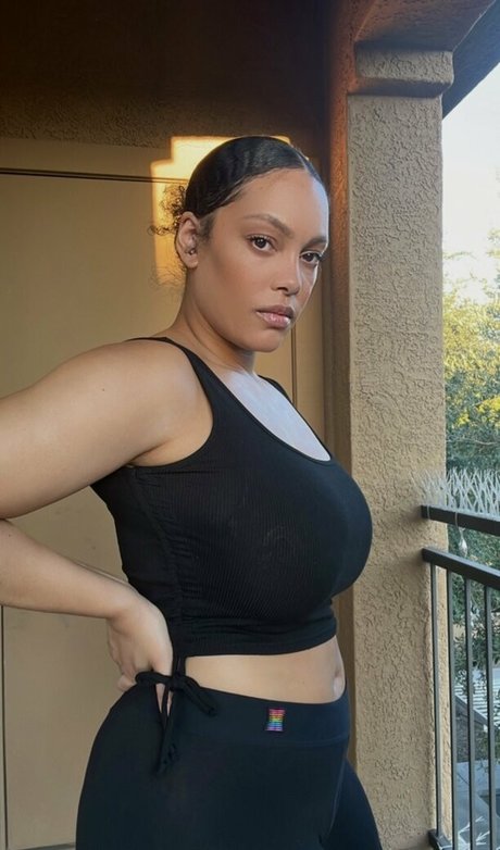 famousaria nude pornstar image