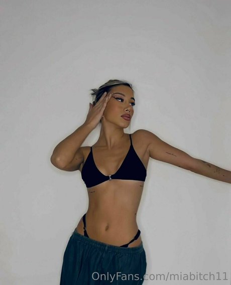 miabitch11 pornstar hot image