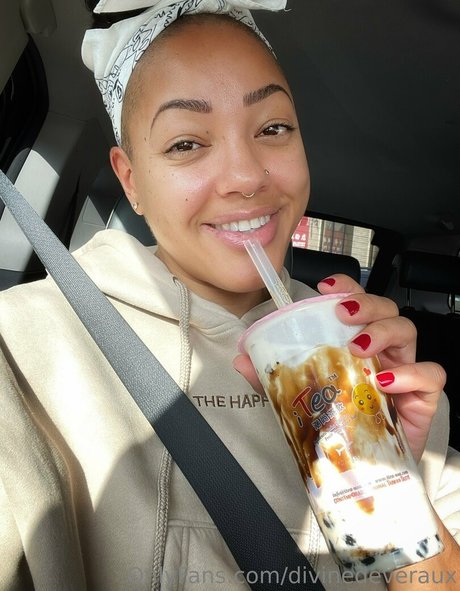 divinedeveraux star nude photos