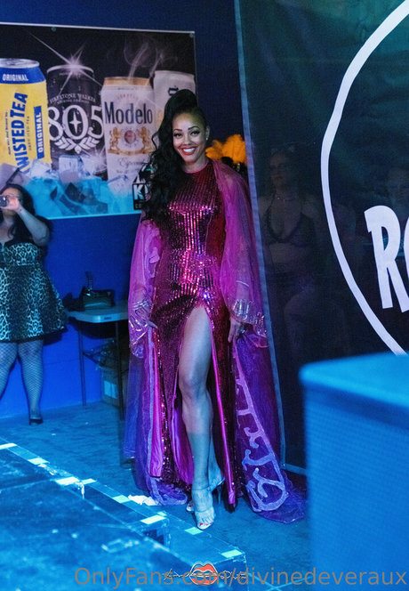 divinedeveraux star sexy pics