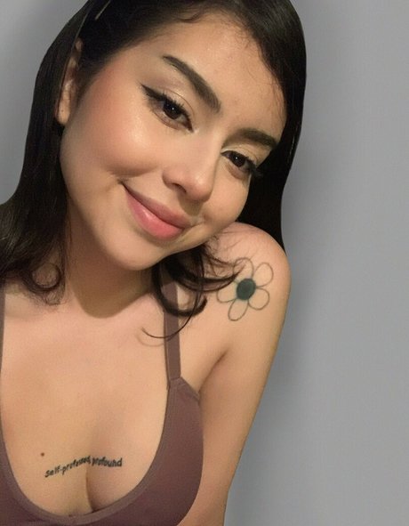 Daisyrot pretty pornstar pics