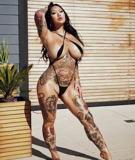 isiahmaxwell xxx model galleries