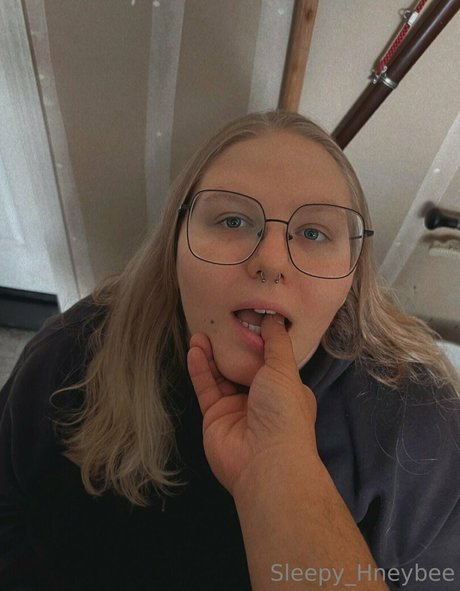 blonde babe onlyfans hd pics