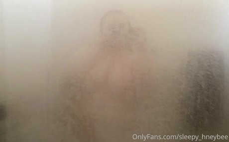 sleepy hneybee xxx model image