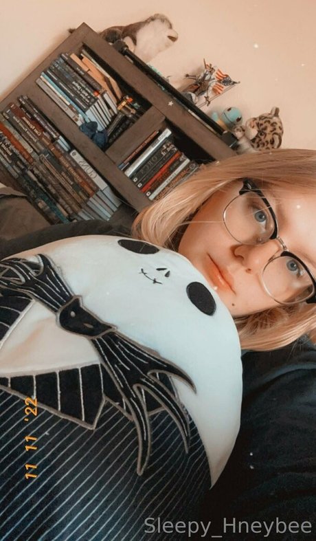 sleepy hneybee nudes star gallery