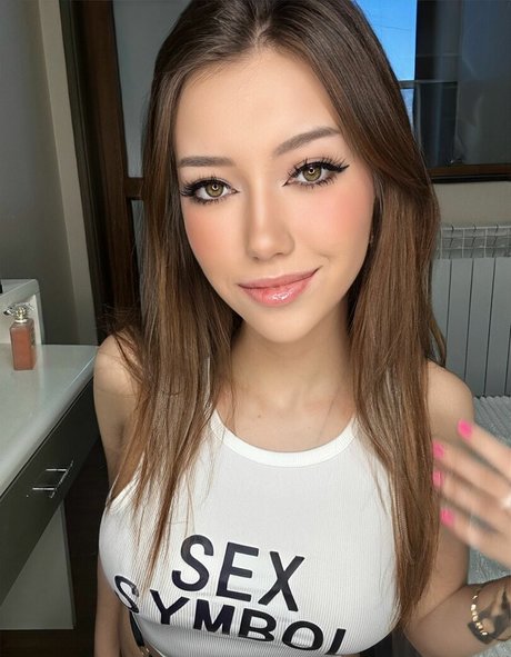 Karina De Rosa adult model images