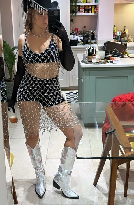 Ella Eyre beautiful actress img