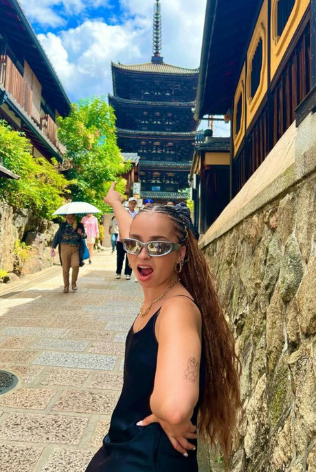 Ella Eyre model pornographic picture