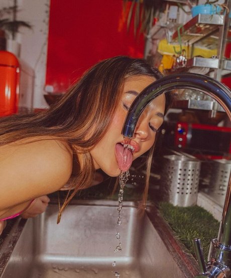 Audrey Thompson model sexy image