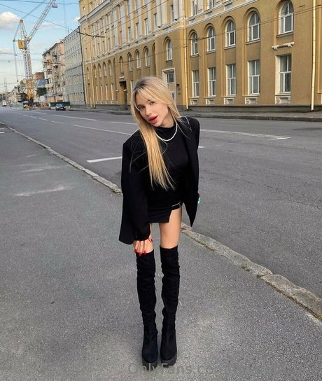 ananda yes star top pic