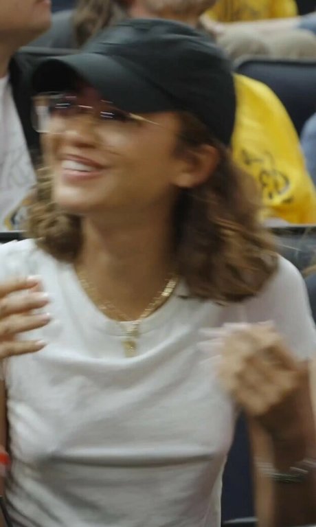 Zendaya hot actress images